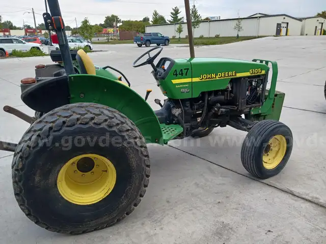 JOHN DEERE 5105 Tractor