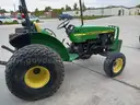 JOHN DEERE 5105 Tractor