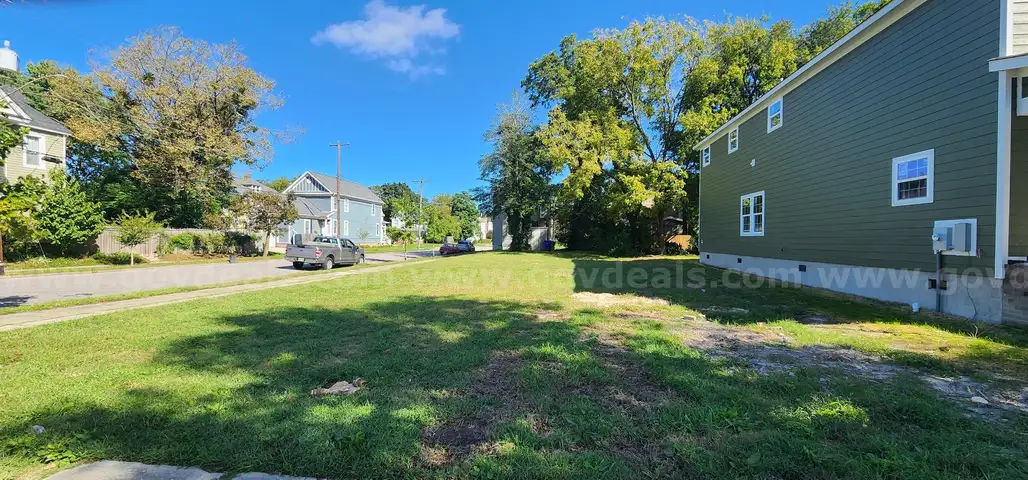 2900 Debree Av and 324 W 29th St