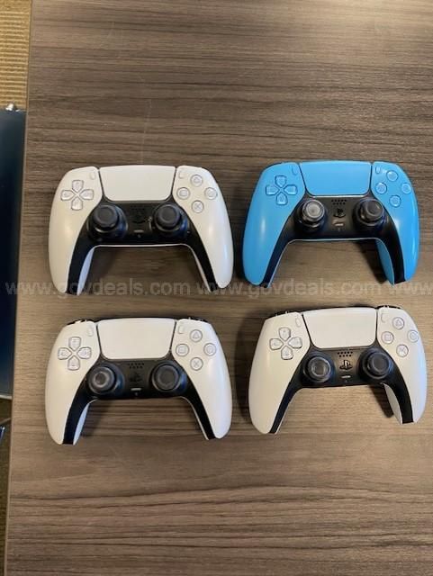 PlayStation 5 controller authentic lot