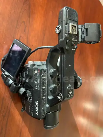 Sony PXW-FS5 4K Handheld Camera Body
