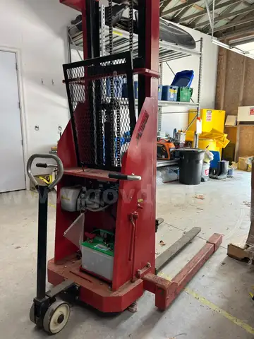 12 Volt Pallet Truck