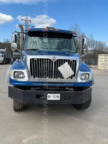 2006 International 7600 SBA 6x4 Roll-off Truck