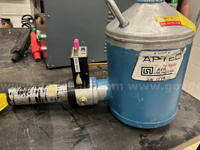 5 Liquid Nitrogen Dewars and 4 Gamma Spectrometers