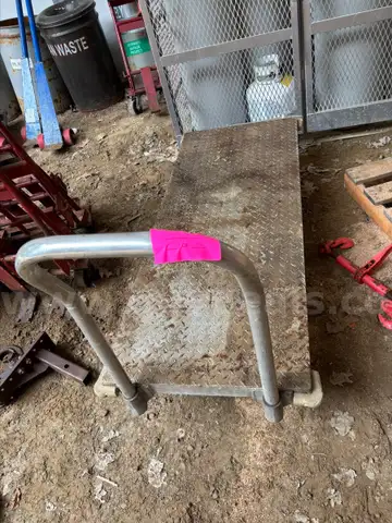 Metal Cart 5&#x2019; x 2&#x2019;