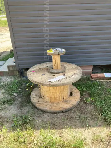 Lot of Empty Wooden Reels x2