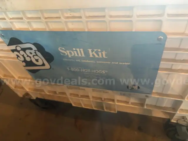 Pig Spill Kit- 45&#x27;&#x27;W x 4 ft D x 42&#x27;&#x27; T