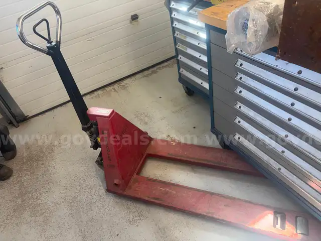 Hercules Pallet Jack *Damaged Wheel*
