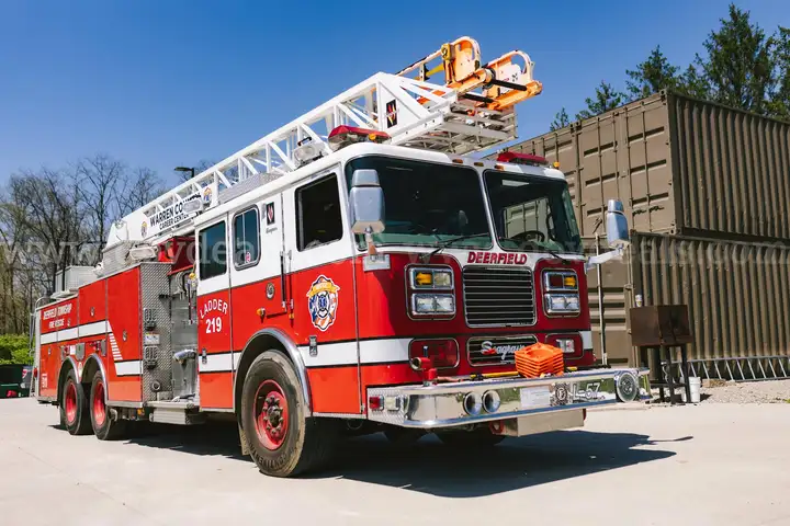 2003 SEAGRAVE 105' Aerial Ladder Fire Truck