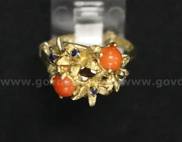 18K Yellow Gold Flower Design Ring With Blue &#x26; Coral Stones, 5.4 Grams