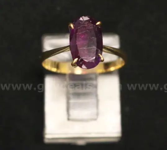 18K Yellow Gold Ring With Purple Stone, 2.4 Grams