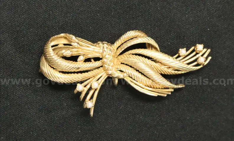 14k Yellow Gold Bow-Tie Wheat Bundle Brooch with Seed Pearls, 12.8 Grams