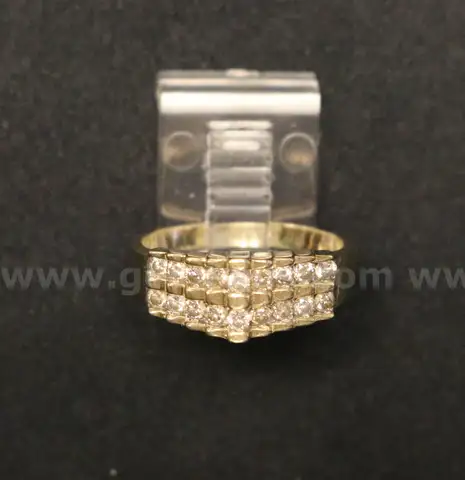 10K Yellow Gold Pyramid Design Ring With Diamonds, 3.2 Grams