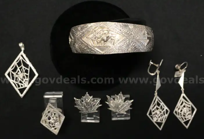 Silver Spider Web Design Jewelry Set &#x26; Maple Leaf Design Earrings, 47.5 Grams