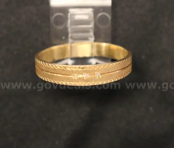 14K Yellow Gold Reeded Design Thin Band with Diamonds, 3.8 Grams