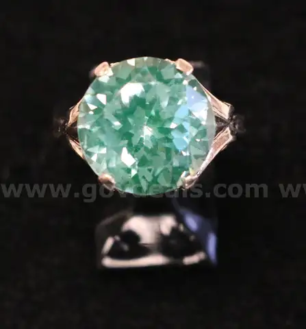 Vintage 14k Yellow Gold Cocktail Ring with Light Green Stone, 5.0 Grams