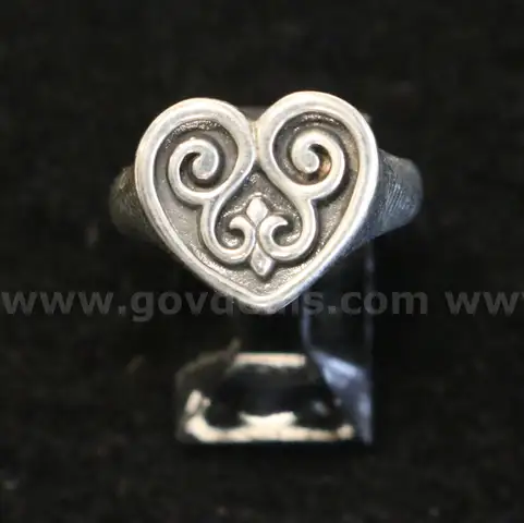 Retired James Avery Sterling Silver French Heart Ring, 8.0 Grams