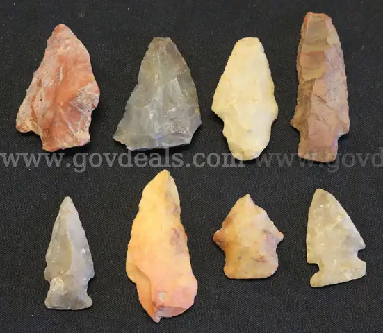 8 Assorted Arrowheads