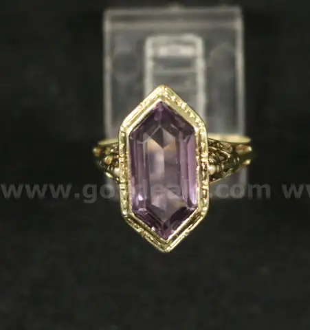 Vintage 14K White Gold Ring With Purple Stone, 3.0 Grams