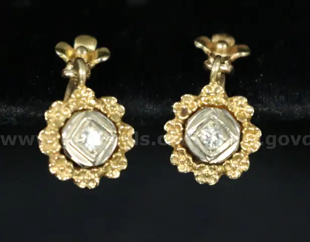 14K Yellow Gold Dangle/Flower Design Earring With Diamonds, 3.6 Grams