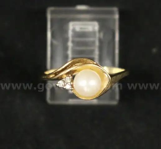 10K Yellow Gold Pearl &#x26; Diamond Ring, 2.0 Grams