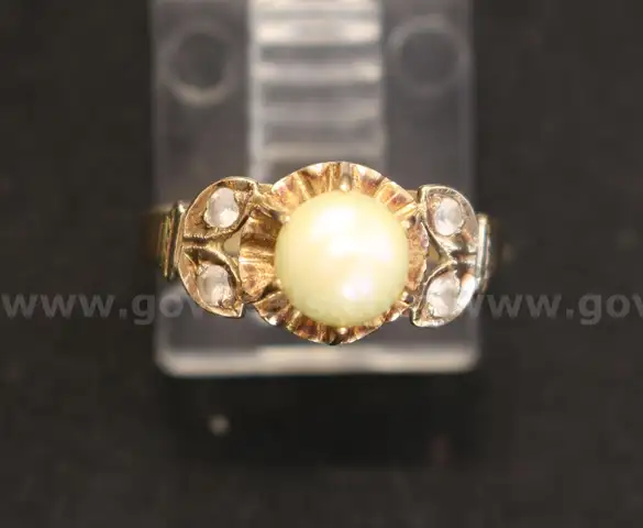 14K Yellow Gold Ring With Fresh Water Cultured Pearl &#x26; Diamonds, 2.3 Grams