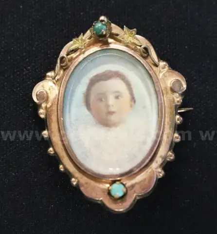 Vintage 10K Yellow Gold Photo Brooch With Turquoise Stones, 5.0 Grams