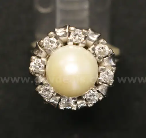 14K White Gold Ring With Freshwater Pearl &#x26; Diamonds, 6.9 Grams