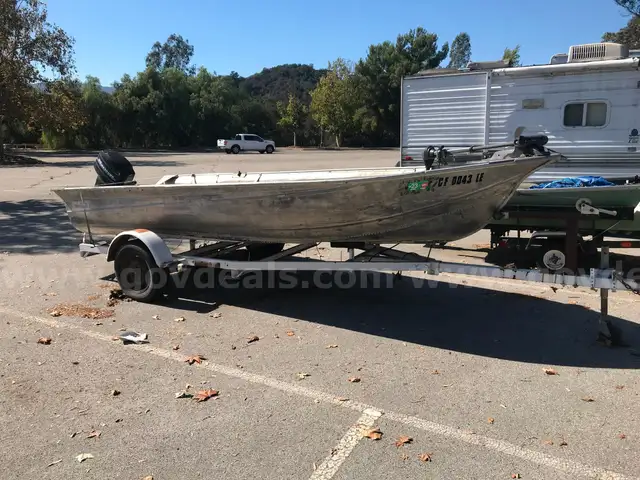 Valco V2 16&#x27; Fishing Vessel and Trailer