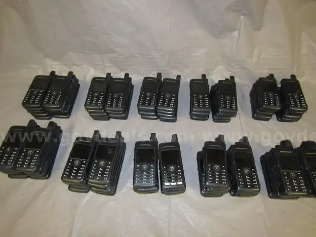 100 Motorola MOTOTRBO SL7550 UHF Two Way Radios