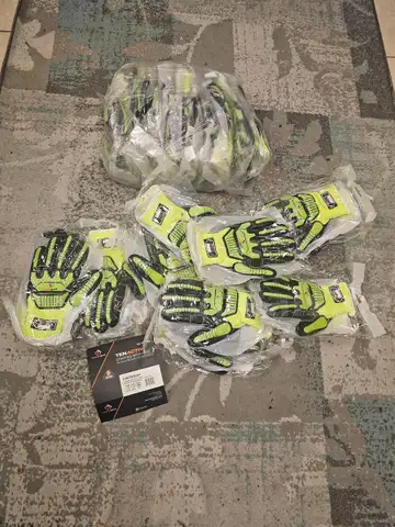 21 Pairs of Cut Resistant Anti Impact Gloves in Packaging
