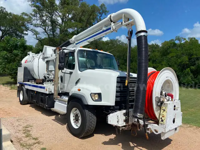 2013 Freightliner 108SD