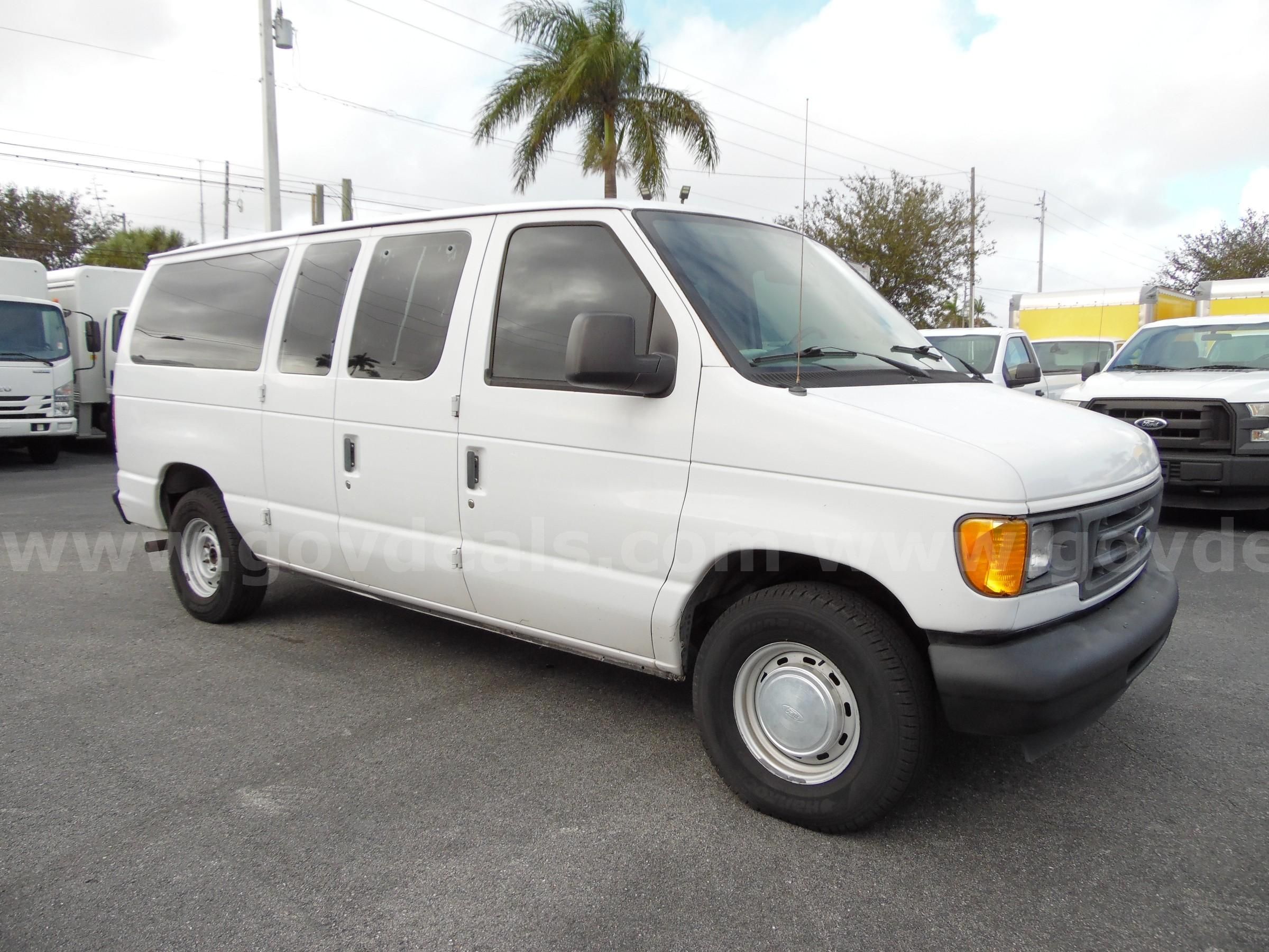 Photo of a 2003 Ford Econoline