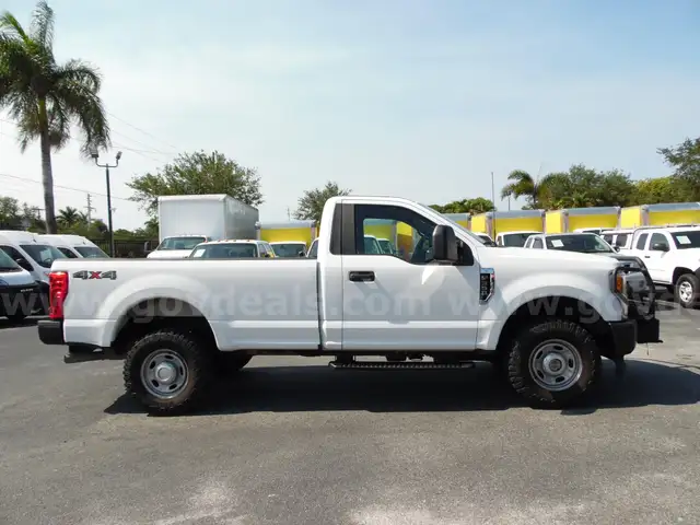 2017 Ford F-350 Pickup Truck 4WD 4X4