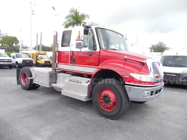 International 4400 Durastar Tractor- 12,000 Miles