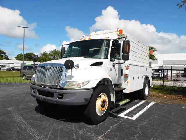 2008 International 4300 Enclosed Service Truck
