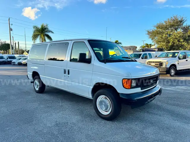 2006 Ford Econoline E-350 Passenger Van XL Super Duty