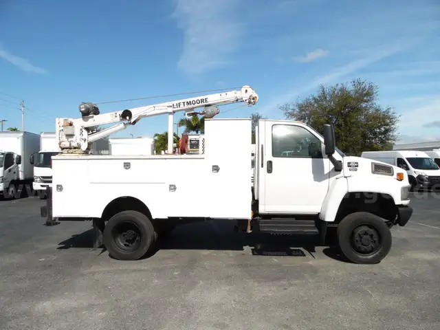 GMC C5500 4x4 Crane Service Truck