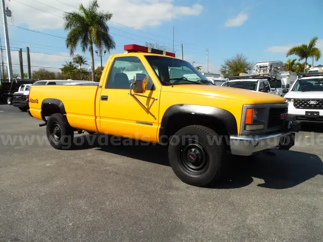 GMC C/K 3500 SL 4x4 Diesel Pickup Truck