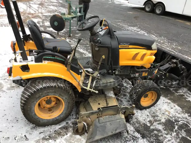 Cub Cadet Yanmar Sc2400 W/blade attachment