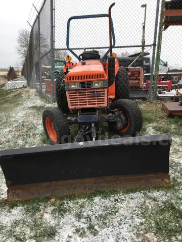 Kioti LK 3054  W/Blade