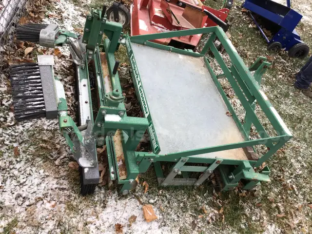 Bannerman Ballpark Groomer