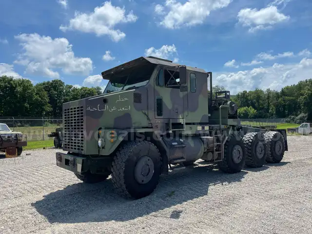2001 Oshkosh M1070 Tri/A Truck Tractor