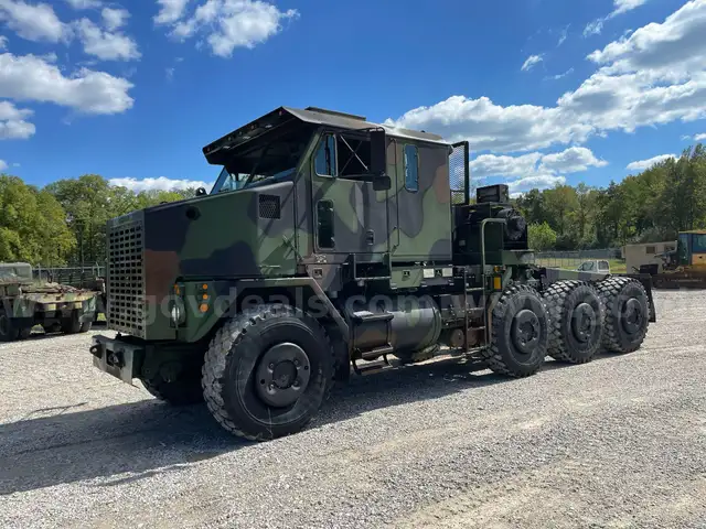 1994 Oshkosh M1070 Tri/A Truck Tractor