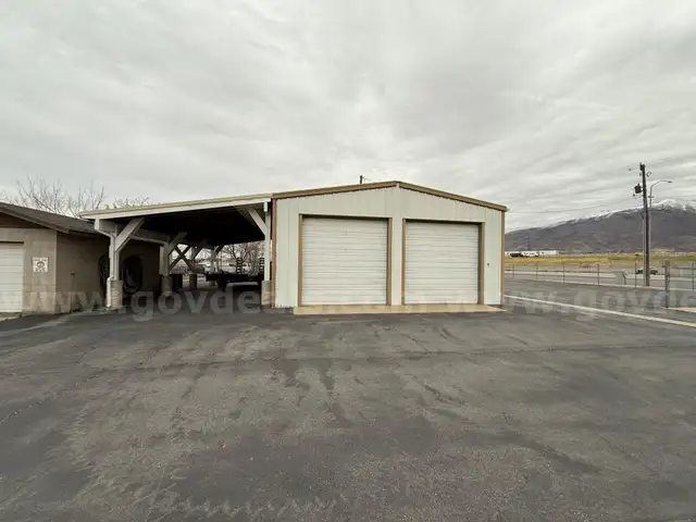 Metal Building 28.3ft Wide x 40.3ft Long