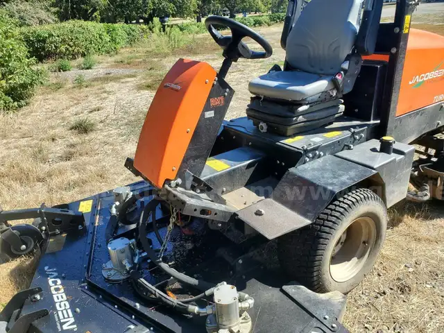 2018 Jacobsen TURFCAT Mower