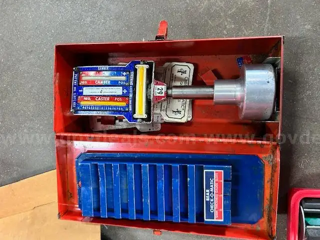 VINTAGE BEAR ALIGNMENT CHECK O MATIC WITH GAUGE SLOTS