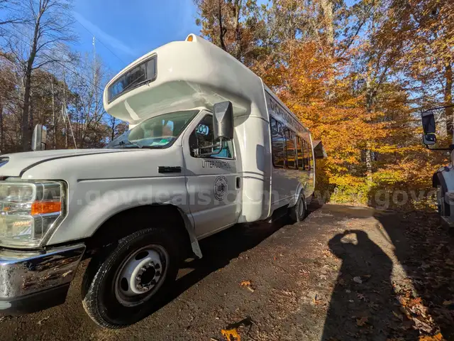 2010 Ford Econoline E-450 SD Transit Bus