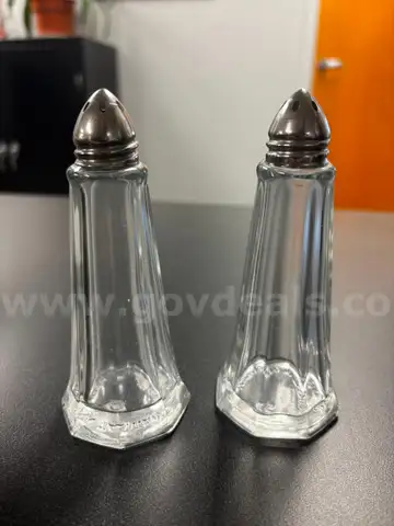 Clear Glass Salt and Pepper Shakers with Metal Lid