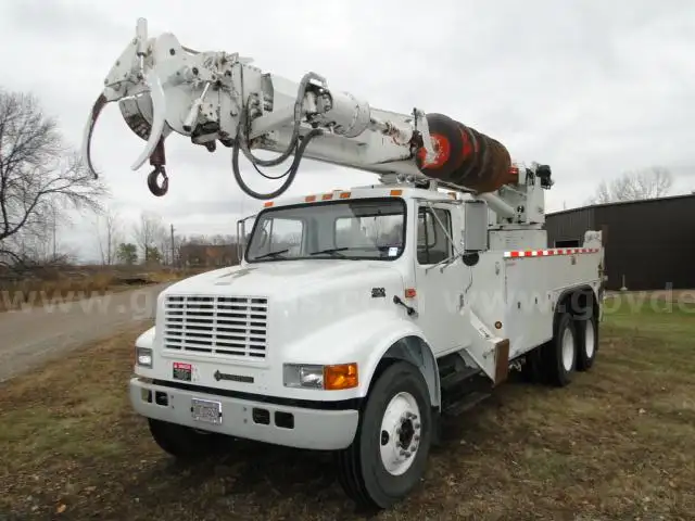2000 International 4900 Digger Derrick Truck 60-foot Sheave Height  ** Reserve Reduced **